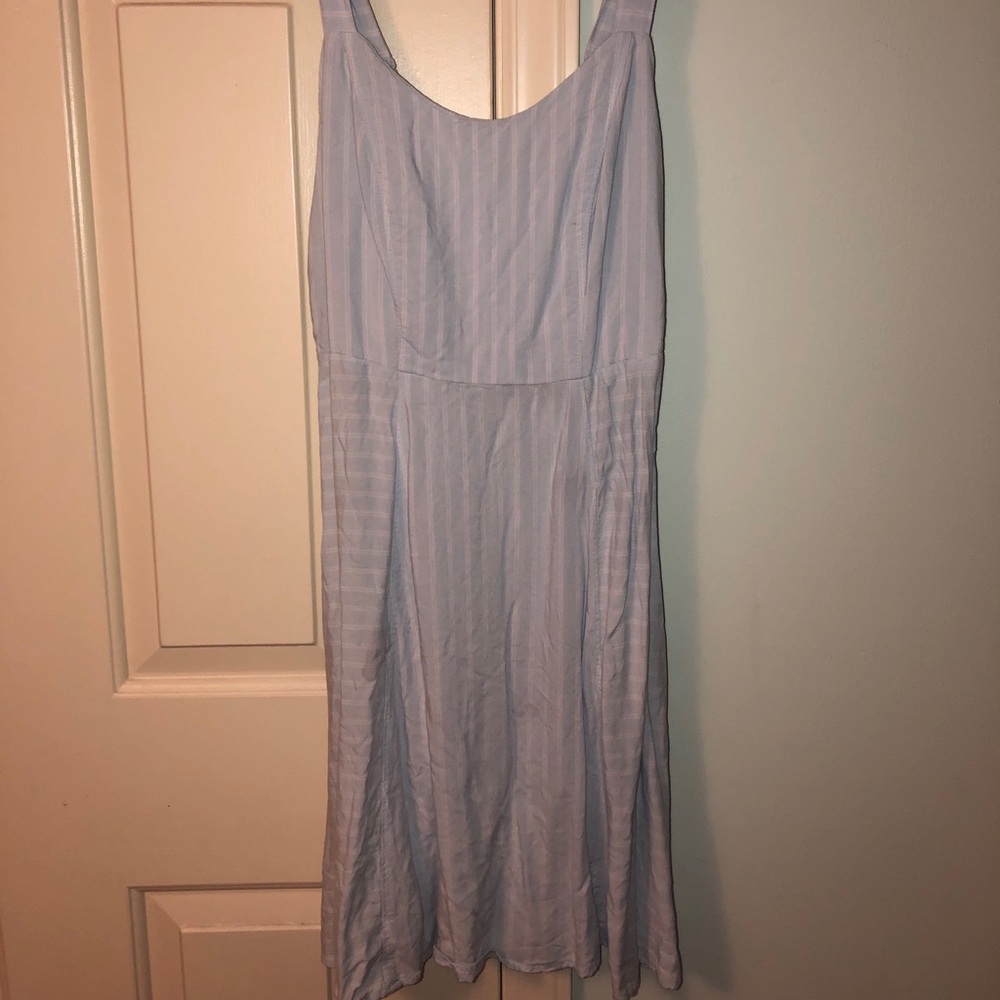 3/$20✨SO Flowy Dress